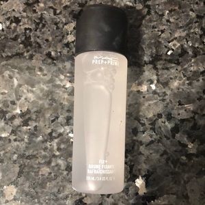 Barely used MAC fix+ original